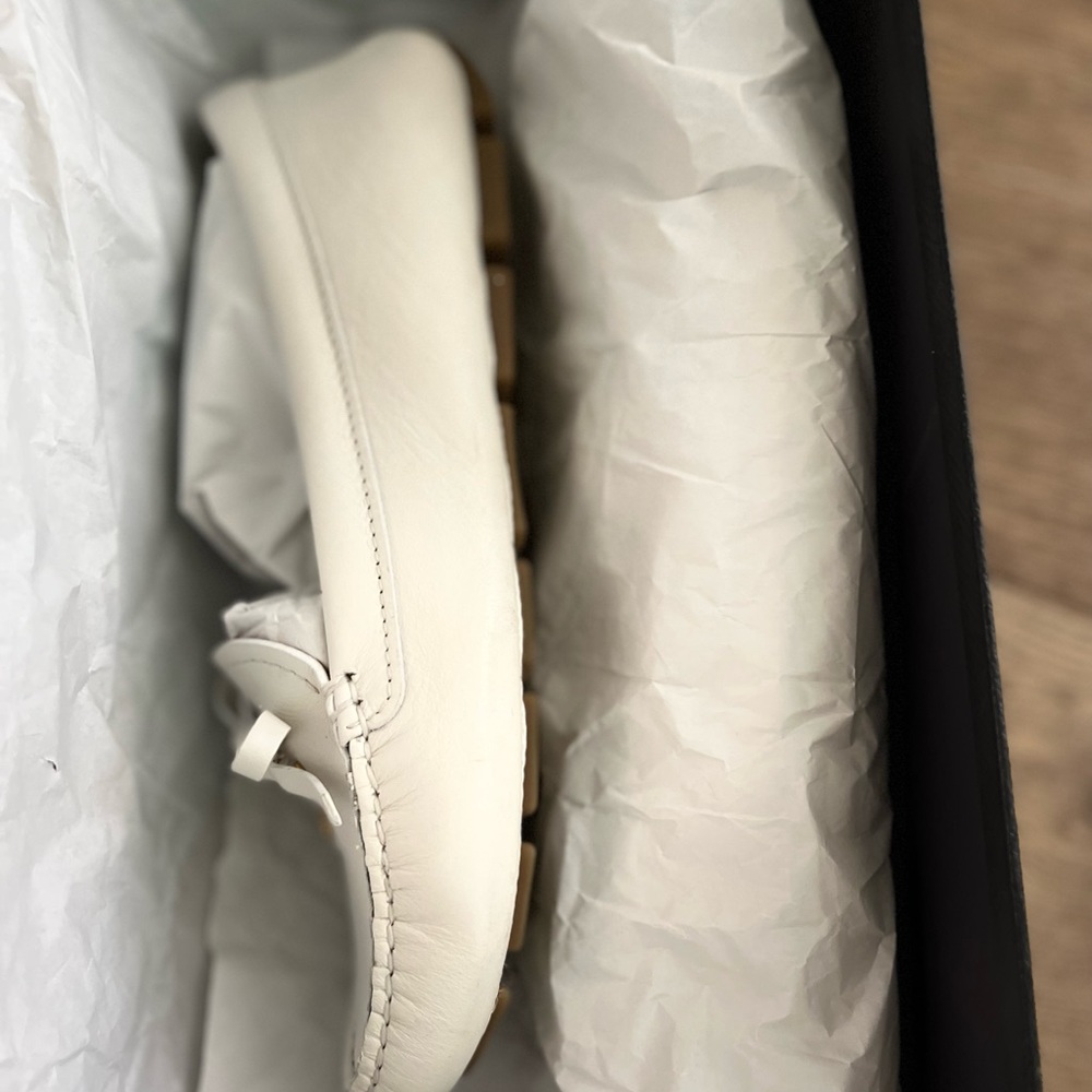 PRADA WHITE LEATHER BOW LOAFERS - Picture 7 of 10